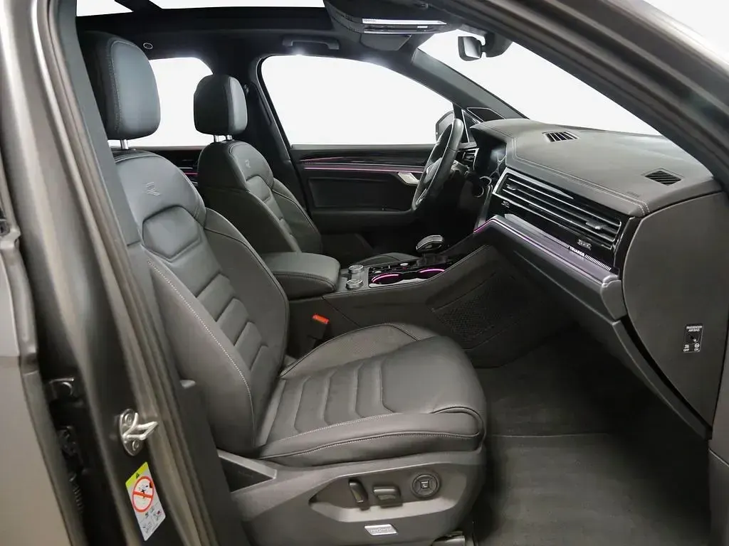Gebraucht VW Touareg R-line 340 PS (250 kW) 2024 Siliziumgrau matt SUV