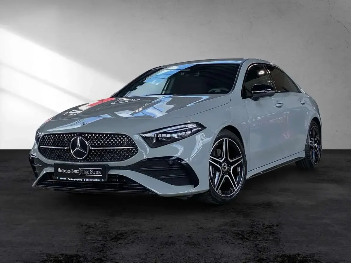 Gebraucht Mercedes A200 AMG line 163 PS (119 kW) 2025 Manufaktur alpingrau uni Limousine