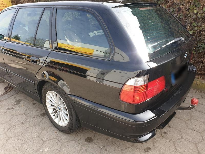 Gebraucht BMW 530 193 PS (141 kW) 2002 Schwarz Kombi