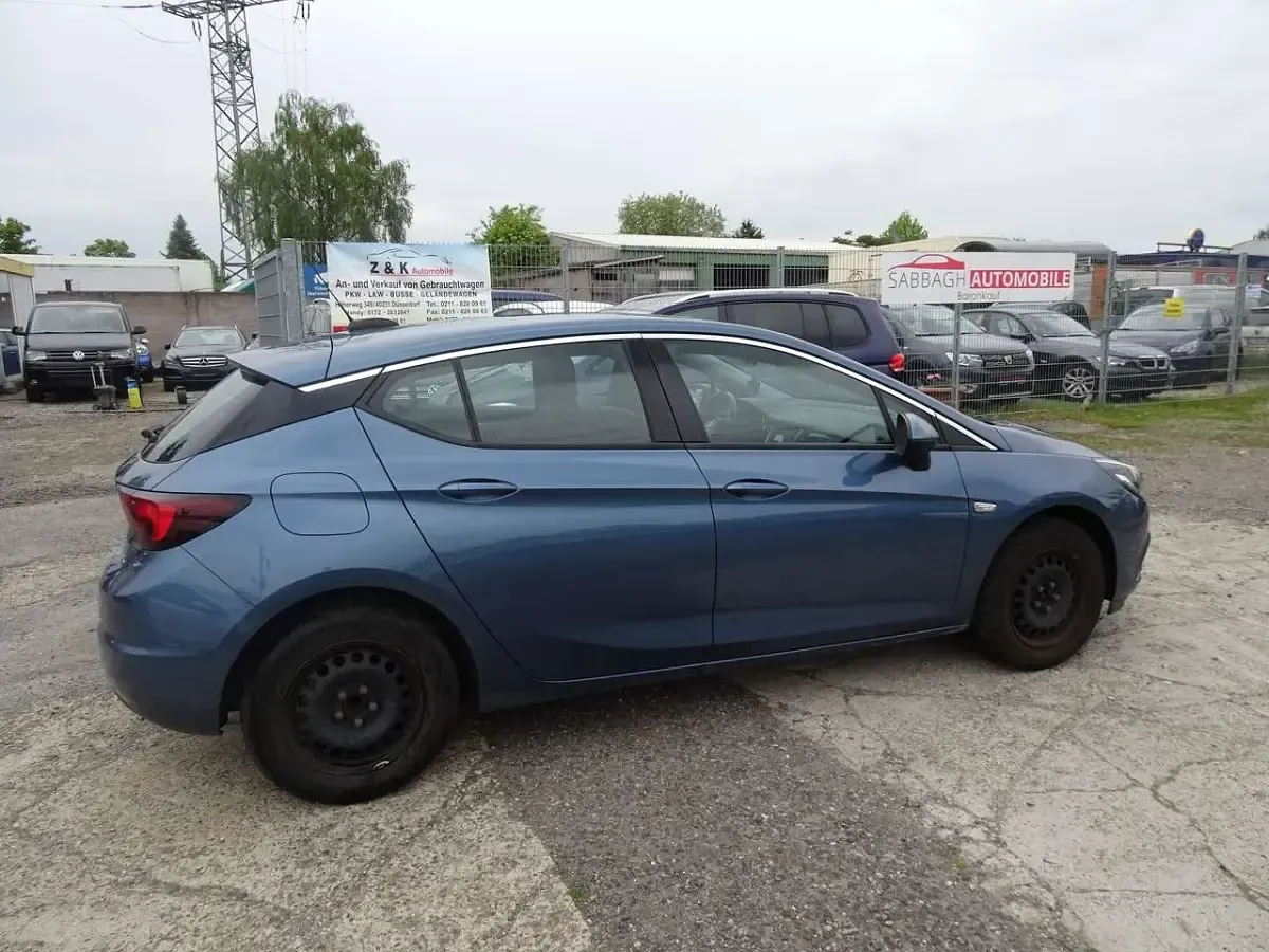 Używany Opel Astra Innovation 105 KM (77 kW) 2015 Niebieski Hatchback