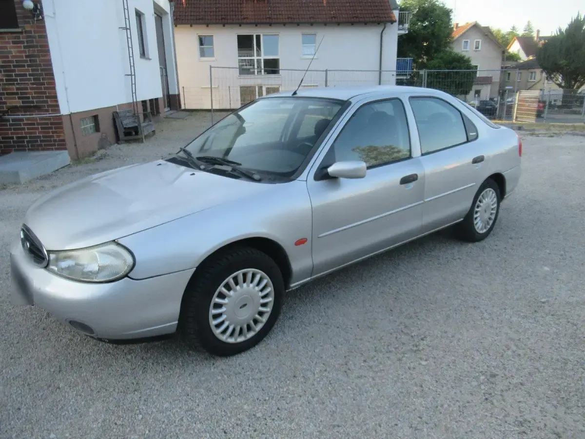 Gebraucht Ford Mondeo 115 PS (84 kW) 1998 Limousine