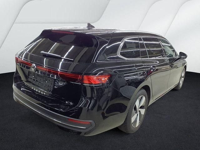 Gebraucht VW Passat IQ Drive 150 PS (110 kW) 2025 Schwarz Kombi