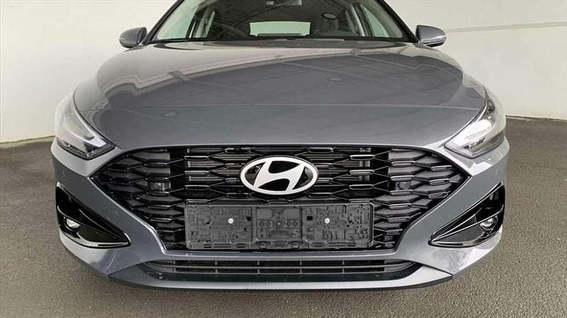 Neu Hyundai i30 101 PS (74 kW) 2025 Grau / ecotronicgrau Kleinwagen