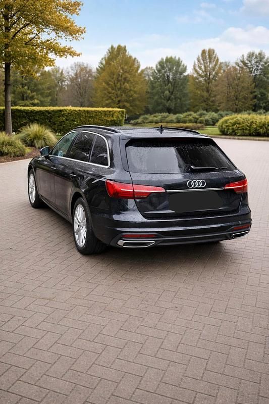 Gebraucht Audi A4 136 PS (100 kW) 2020 Schwarz Kombi