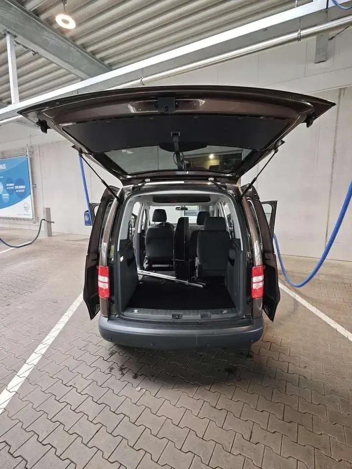 Gebraucht VW Caddy Trendline 105 PS (77 kW) 2012 Braun Van / Kleinbus