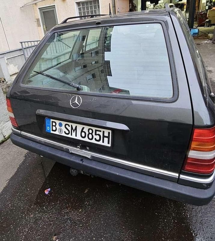 Gebraucht Mercedes 200 136 PS (100 kW) 1994 Schwarz Kombi