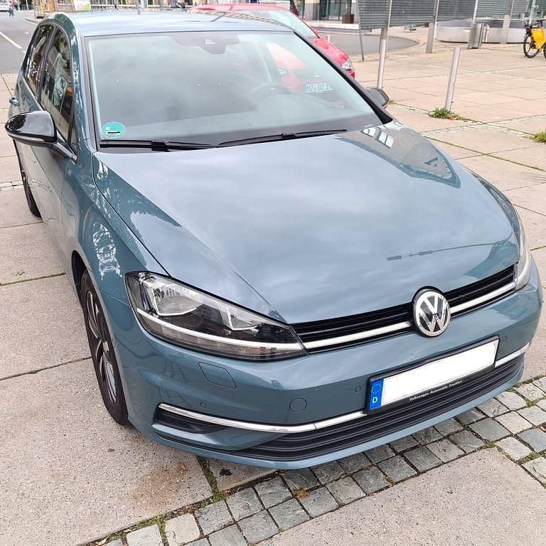 Blau Gebraucht 2019 VW Golf VII IQ Drive Limousine | 13.500 € (Guter Preis) - Bild 1/4