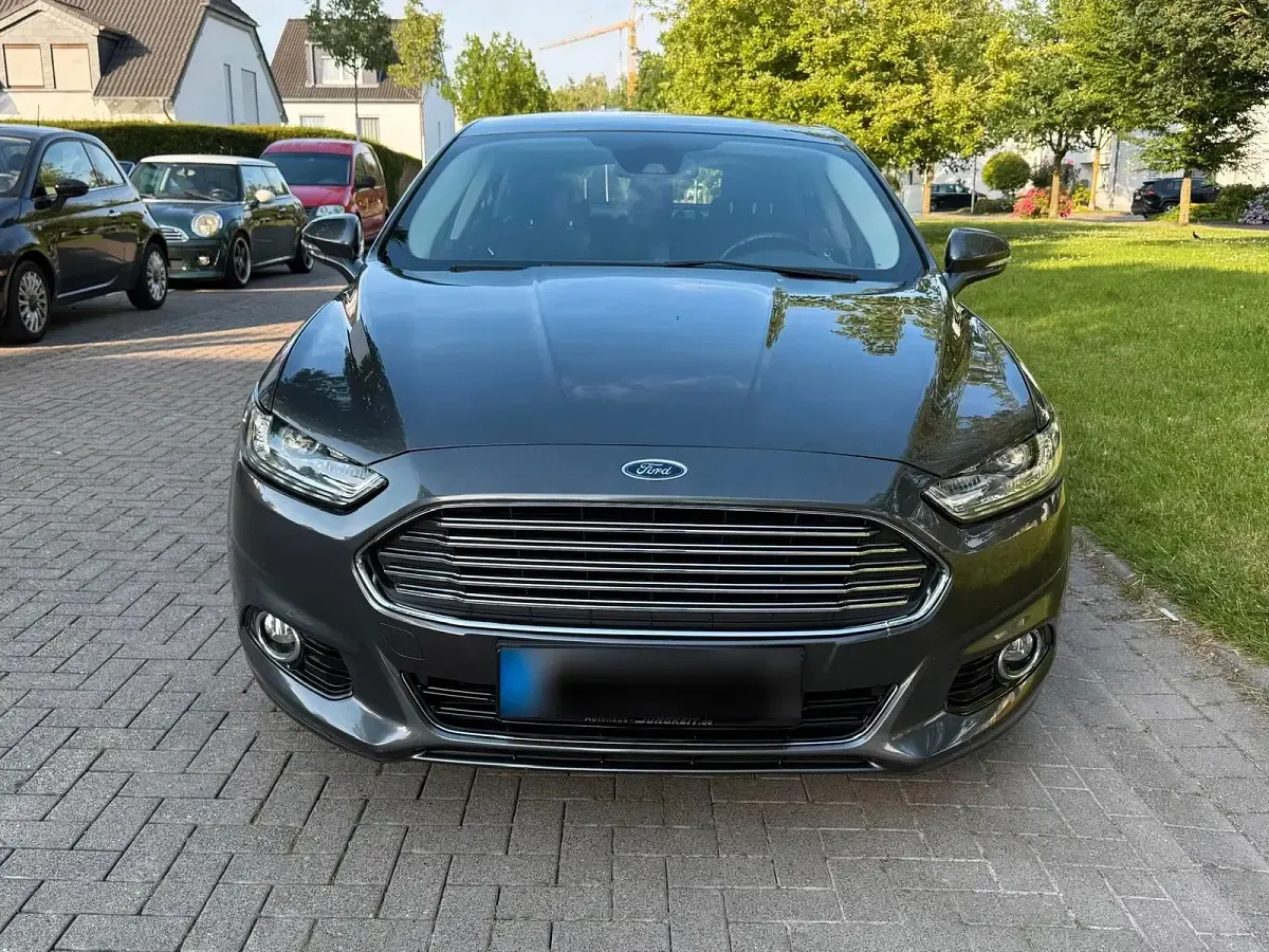 Gebraucht Ford Mondeo 160 PS (117 kW) 2015 Grau Limousine