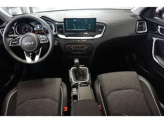 Gebraucht Kia Ceed Spirit 160 PS (117 kW) 2024 Grau Kleinwagen
