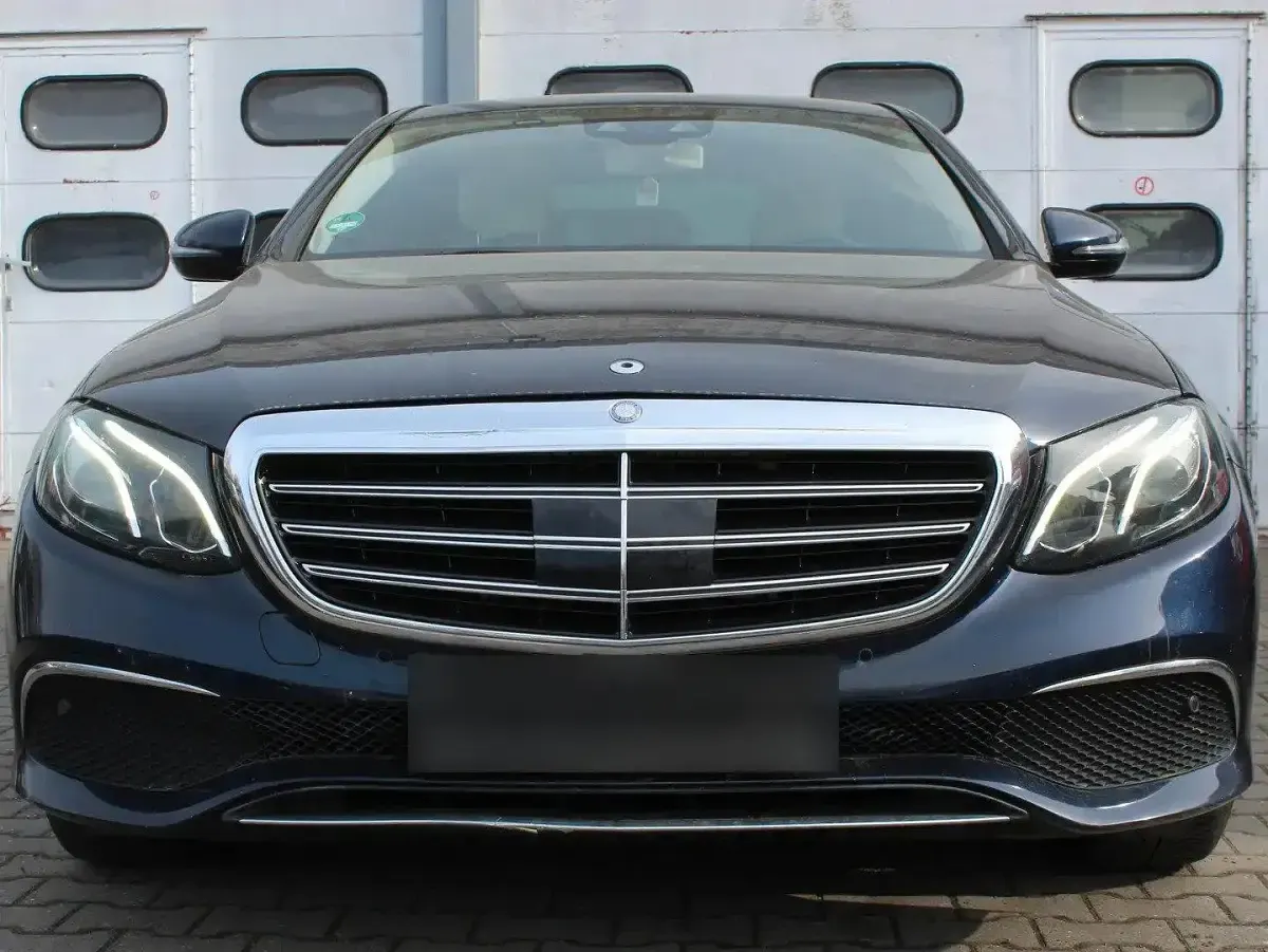 Gebraucht Mercedes E220 194 PS (142 kW) 2016 Blau Limousine
