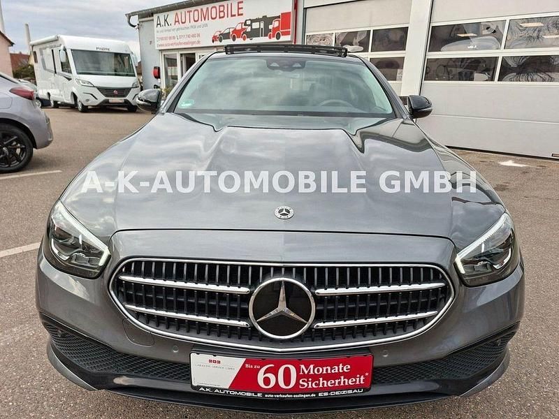 Gebraucht Mercedes E400 Avantgarde 330 PS (242 kW) 2023 Selenitgrau Limousine