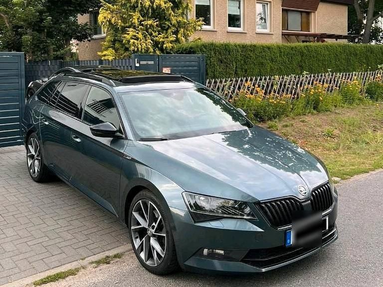 Grau Gebraucht 2018 Skoda Superb SportLine Kombi | 14.900 € (Guter Preis) - Bild 1/4