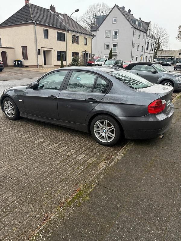 Grau Gebraucht 2006 BMW 320 Limousine | 4.500 € (Fairer Preis) - Bild 1/4