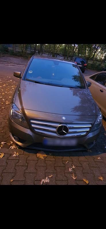 Grau Gebraucht 2012 Mercedes B180 Van / Kleinbus | 6.800 € - Bild 1/3