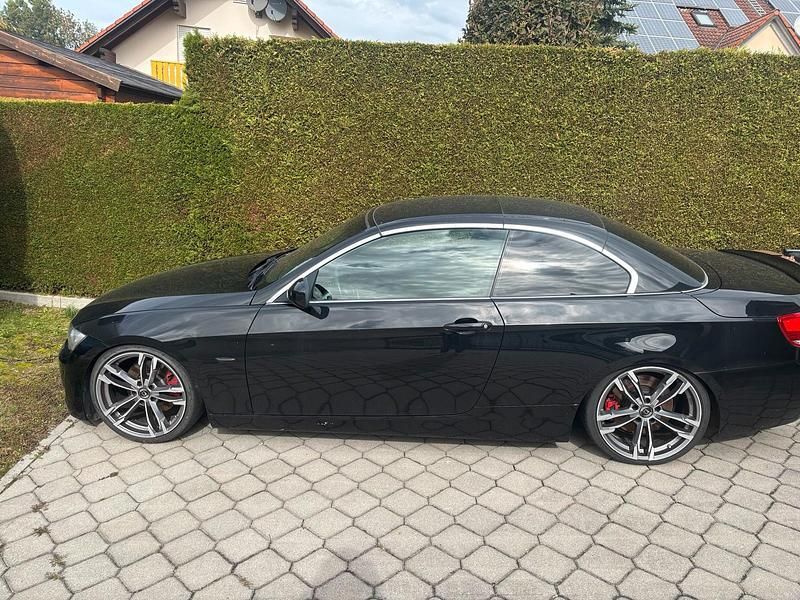Gebraucht BMW 330 Cabriolet 285 PS (209 kW) 2009 Schwarz Cabrio