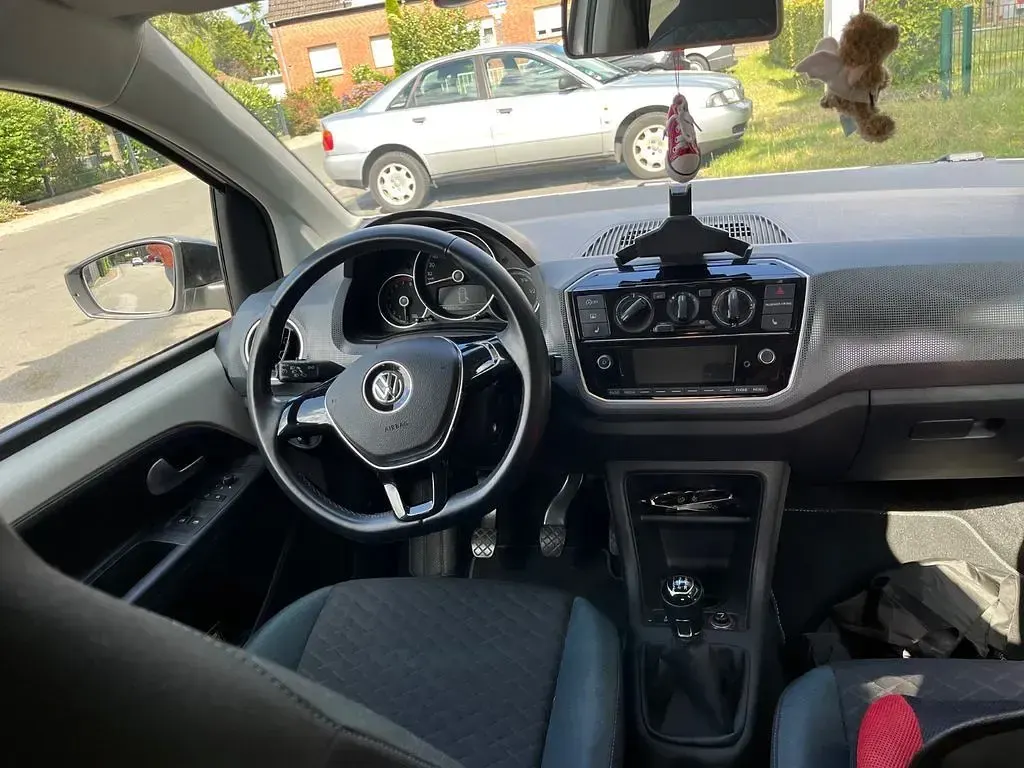 Gebraucht VW up! IQ Drive 60 PS (44 kW) 2020 Weiß Kleinwagen