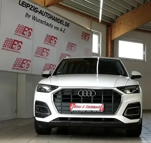 Używany Audi Q5 Basis 163 KM (119 kW) 2023 Biały SUV