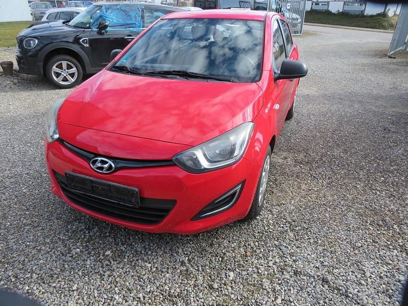 Rot Gebraucht 2013 Hyundai i20 Kleinwagen | 2.690 € - Bild 1/4