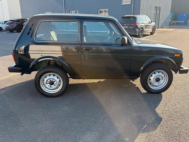 Gebraucht Lada niva 82 PS (60 kW) 2018 Grün SUV