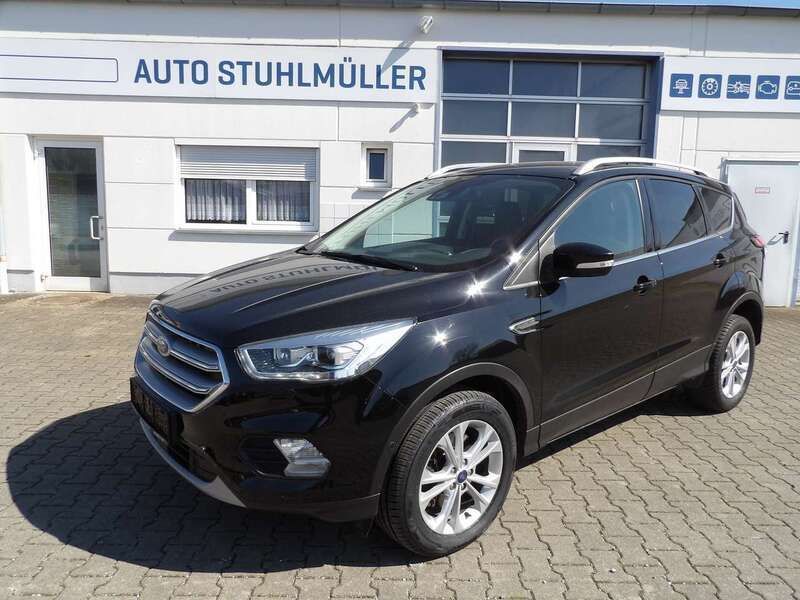Iridiumschwarz Gebraucht 2019 Ford Kuga Titanium SUV | 17.500 € (Fairer Preis) - Bild 1/4