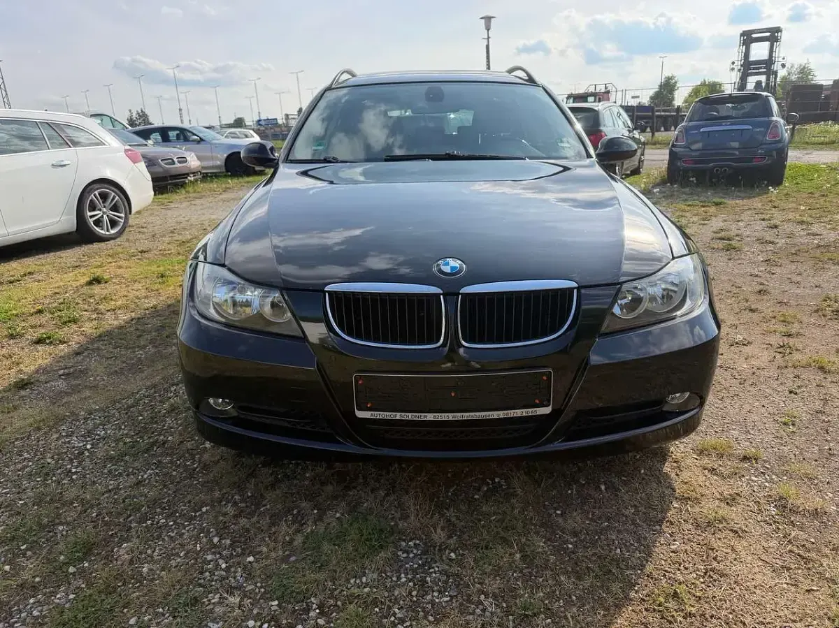 Gebraucht BMW 320 150 PS (110 kW) 2007 Black sapphire metallic Kombi