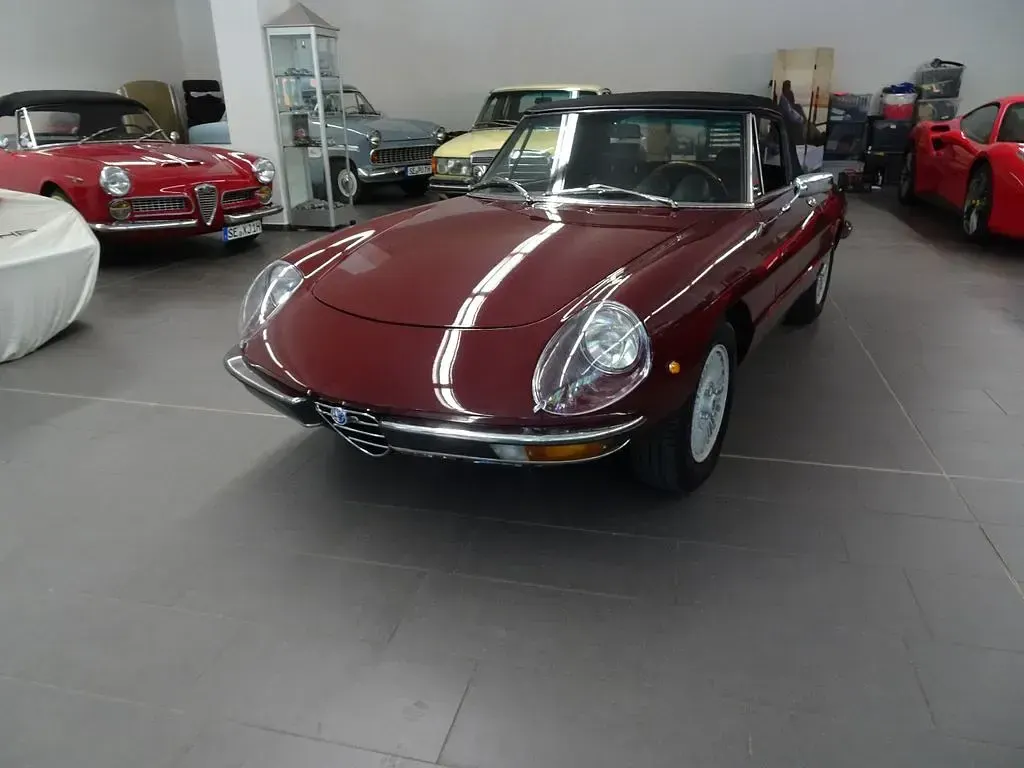 Gebraucht Alfa Romeo Spider 126 PS (92 kW) 1981 Rot Cabrio
