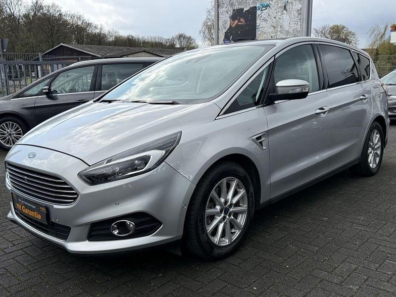 Gebraucht Ford S-MAX Titanium 179 PS (131 kW) 2015 Silber Van / Kleinbus