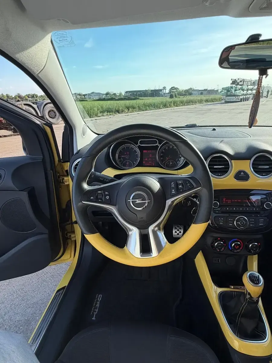 Usata Opel Adam 90 CV (66 kW) 2013 Giallo Utilitaria