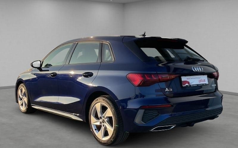 Gebraucht Audi A3 S-Line 116 PS (85 kW) 2023 Blau Limousine