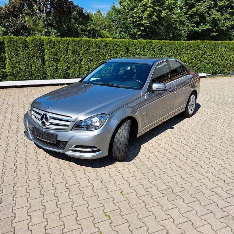 Grau Gebraucht 2012 Mercedes C250 Avantgarde Limousine | 18.400 € (Teuer) - Bild 1/4