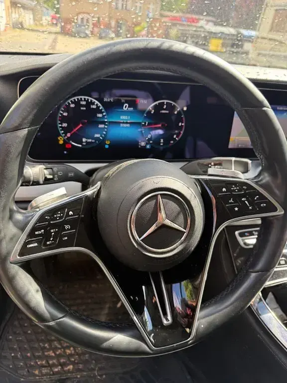 Gebraucht Mercedes E220 194 PS (142 kW) 2021 Beige Limousine