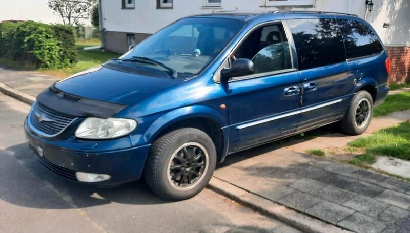 Blau Gebraucht 2003 Chrysler Voyager Van / Kleinbus | 1.600 € - Bild 1/4