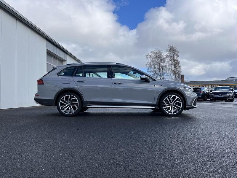 Gebraucht VW Golf Alltrack 200 PS (147 kW) 2021 Mondsteingrau Kombi