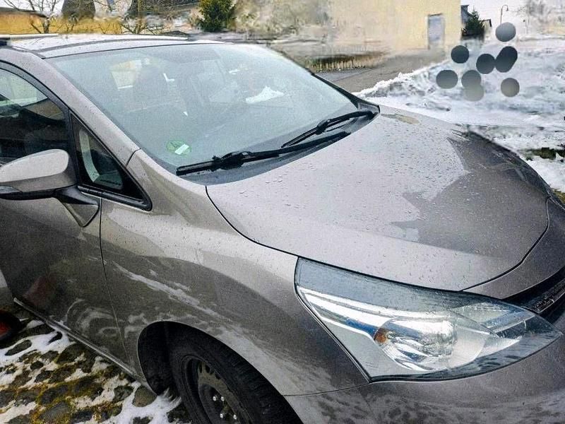 Gebraucht Toyota Verso 111 PS (81 kW) 2015 Silber Van / Kleinbus