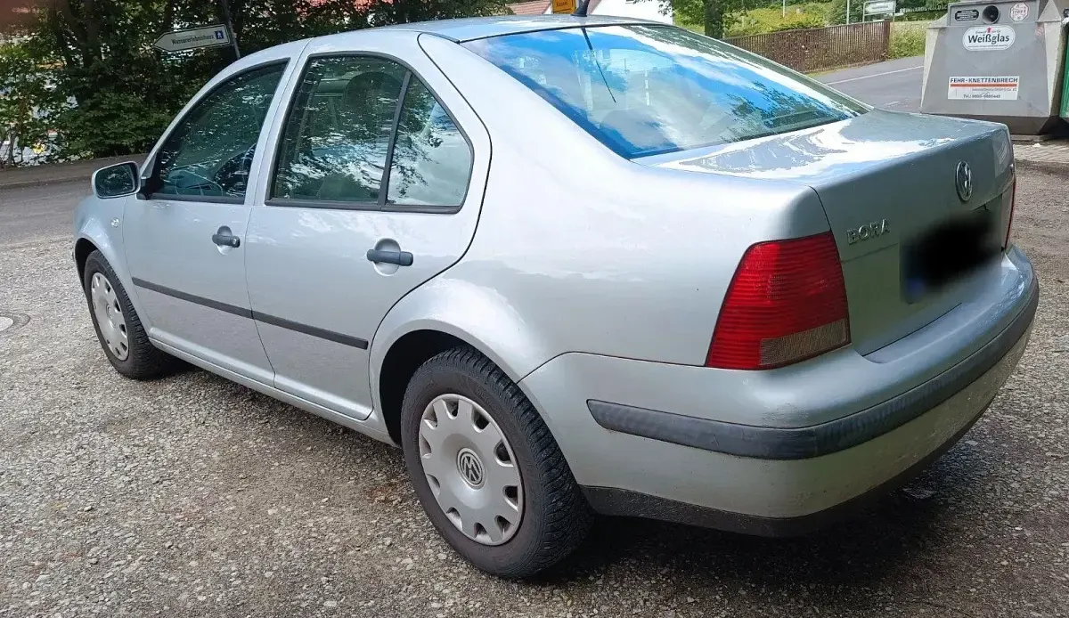 Gebraucht VW Bora Basis 105 PS (77 kW) 2002 Silber Limousine