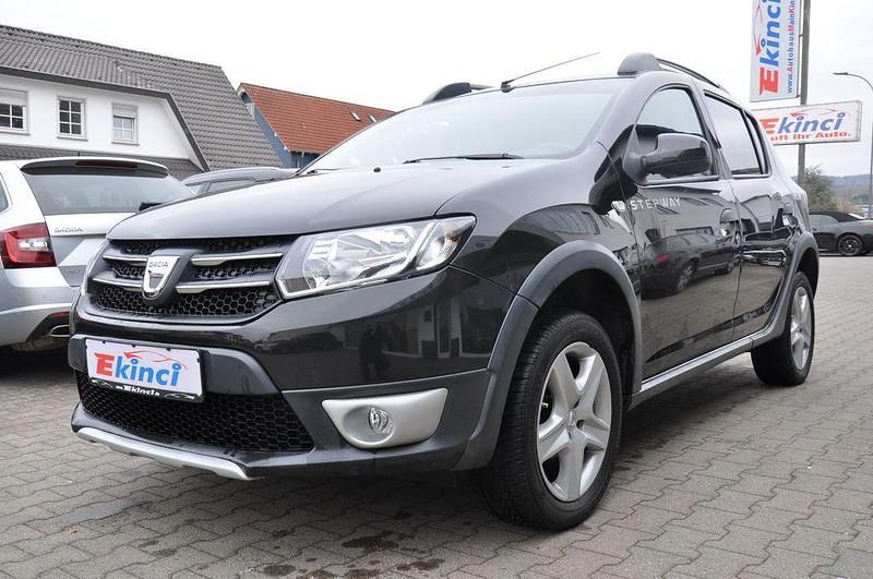 Schwarz Gebraucht 2014 Dacia Sandero Prestige Kleinwagen | 7.900 € (Fairer Preis) - Bild 1/4