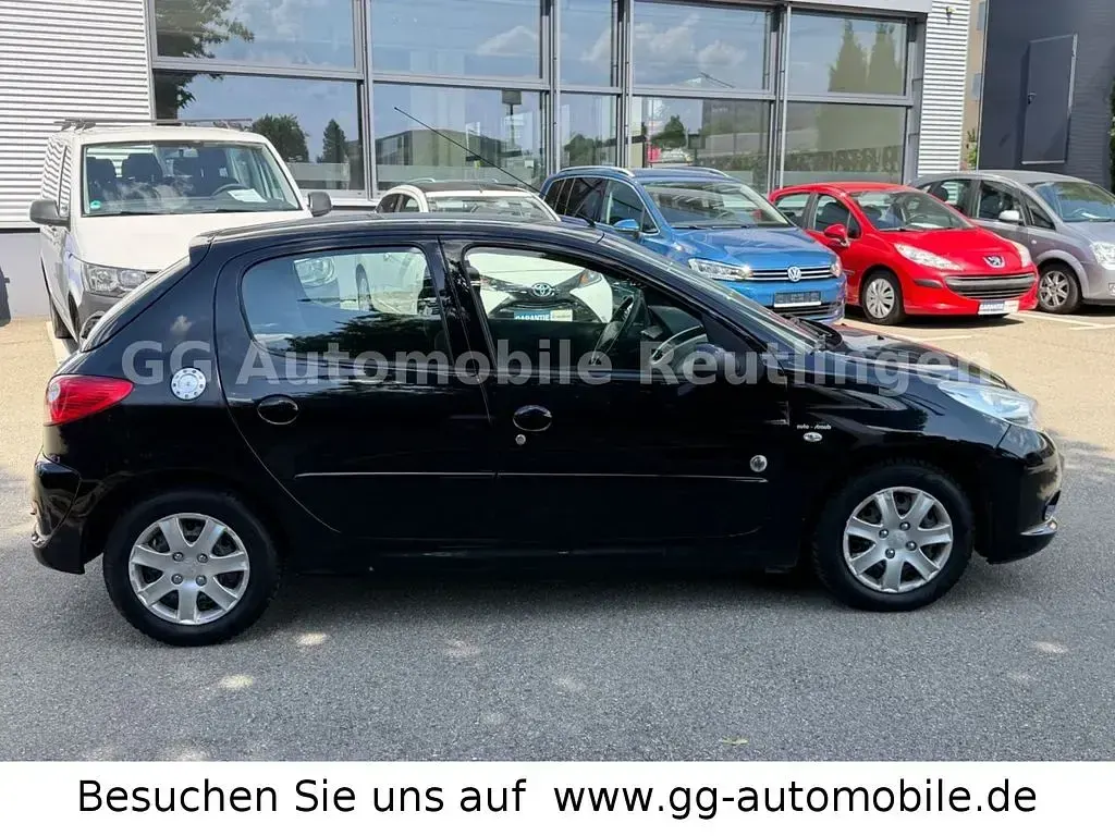 Gebraucht Peugeot 206 73 PS (53 kW) 2012 Schwarz Limousine
