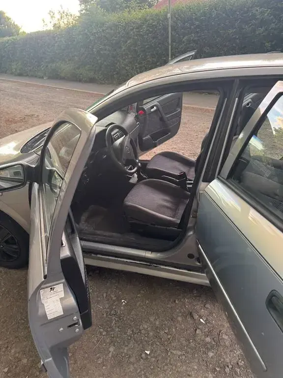Gebraucht Opel Astra 101 PS (74 kW) 2001 Silber Limousine