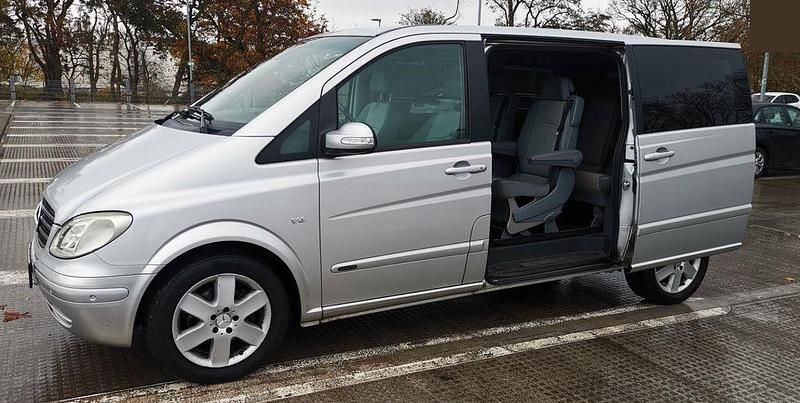 Silber Gebraucht 2011 Mercedes Viano Van / Kleinbus | 12.999 € (Superpreis) - Bild 1/4