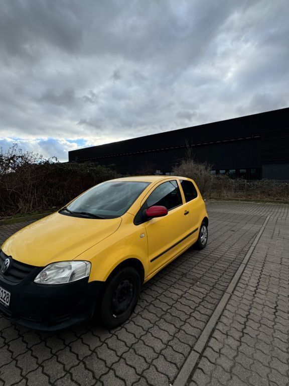 Gelb Gebraucht 2005 VW Fox Kleinwagen | 1.100 € (Fairer Preis) - Bild 1/4