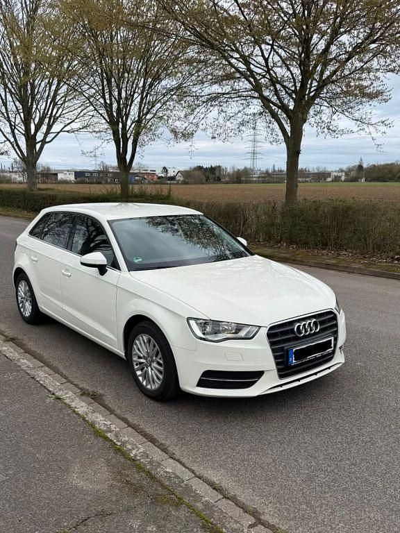 Gebraucht Audi A3 105 PS (77 kW) 2013 Weiß Limousine