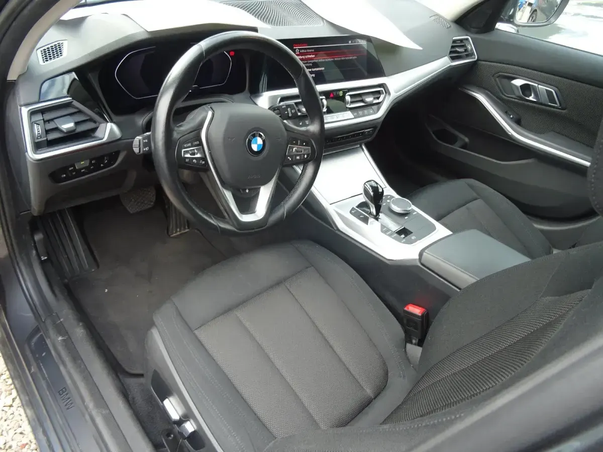 Gebraucht BMW 320 Advantage 190 PS (139 kW) 2022 Grau Kombi