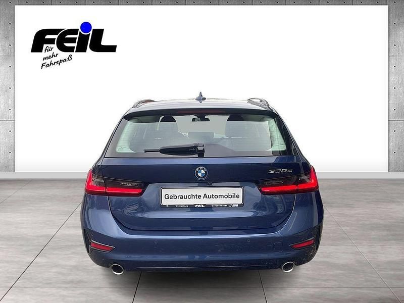 Gebraucht BMW 330e Sport Line 252 PS (185 kW) 2022 Blau Limousine