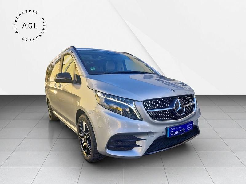 Brillantsilber Gebraucht 2023 Mercedes V300 Avantgarde Van / Kleinbus | 69.570 € (Teuer) - Bild 1/4