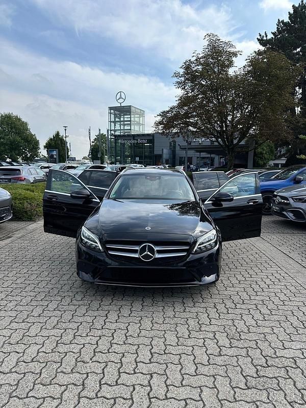 Schwarz Gebraucht 2021 Mercedes C300e Kombi | 22.300 € (Fairer Preis) - Bild 1/4