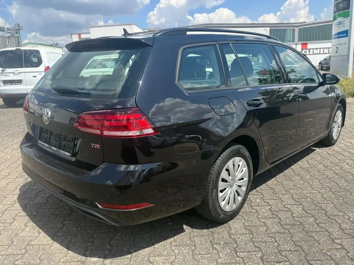 Gebraucht VW Golf VII Trendline 116 PS (85 kW) 2018 Schwarz Kombi