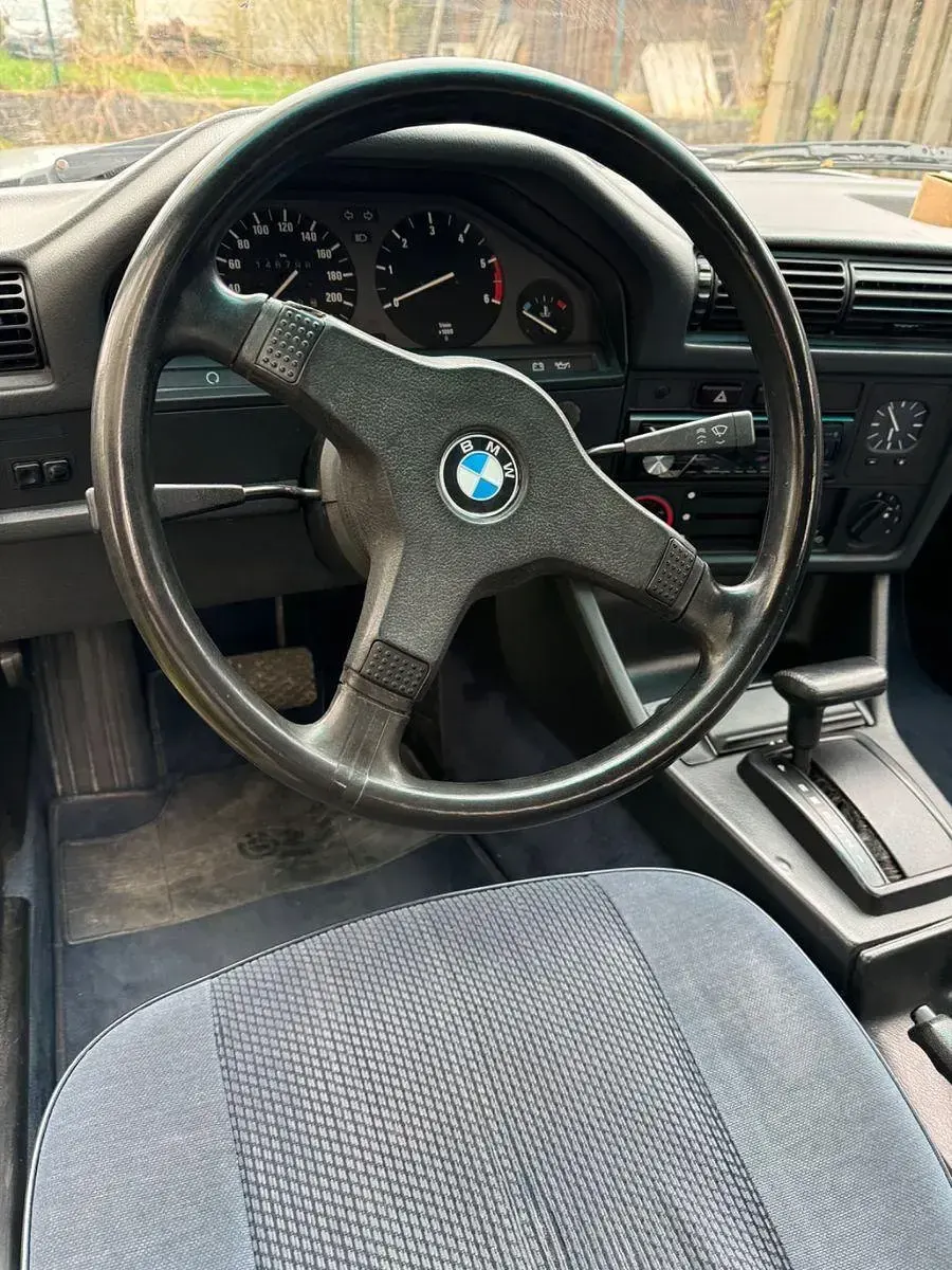 Gebraucht BMW 324 Performance 117 PS (86 kW) 1986 Silber Limousine