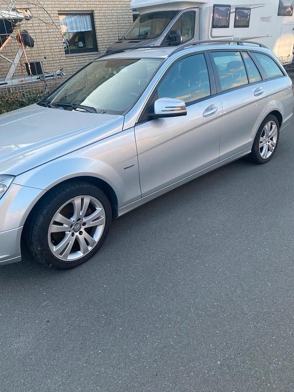 Gebraucht Mercedes C220 170 PS (125 kW) 2010 Grau Kombi