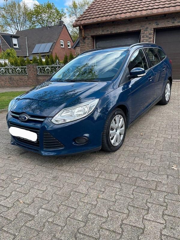 Usado Ford Focus Trend 116 HP (85 kW) 2014 Azul Sedan