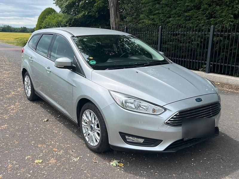 Schwarz Gebraucht 2017 Ford Focus Business Edition Limousine | 5.999 € (Superpreis) - Bild 1/4